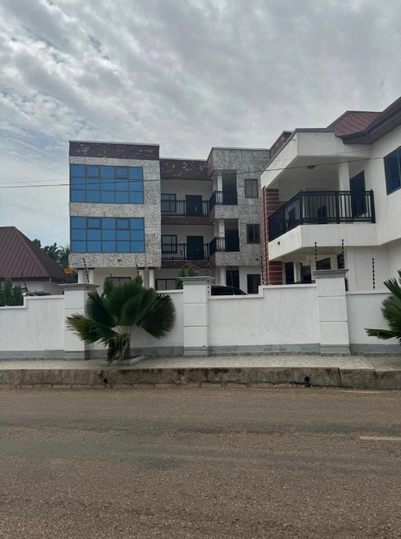 Baffour Apartments Adiebaba Экстерьер фото