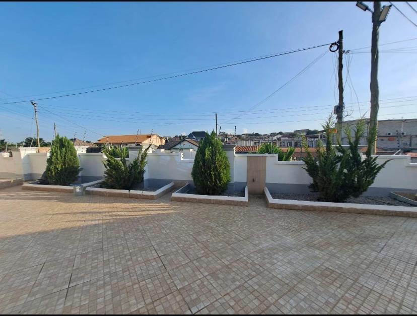 Baffour Apartments Adiebaba Экстерьер фото