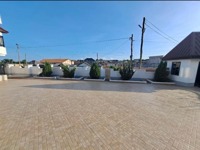 Baffour Apartments Adiebaba Экстерьер фото